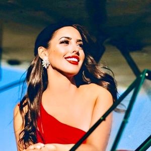 Meet your Posher, Ariana